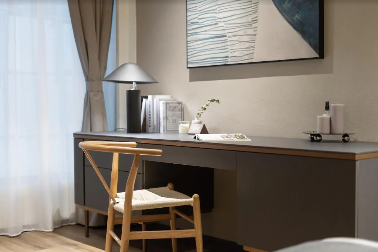 Hotel Dash Living On Prat Hong Kong
