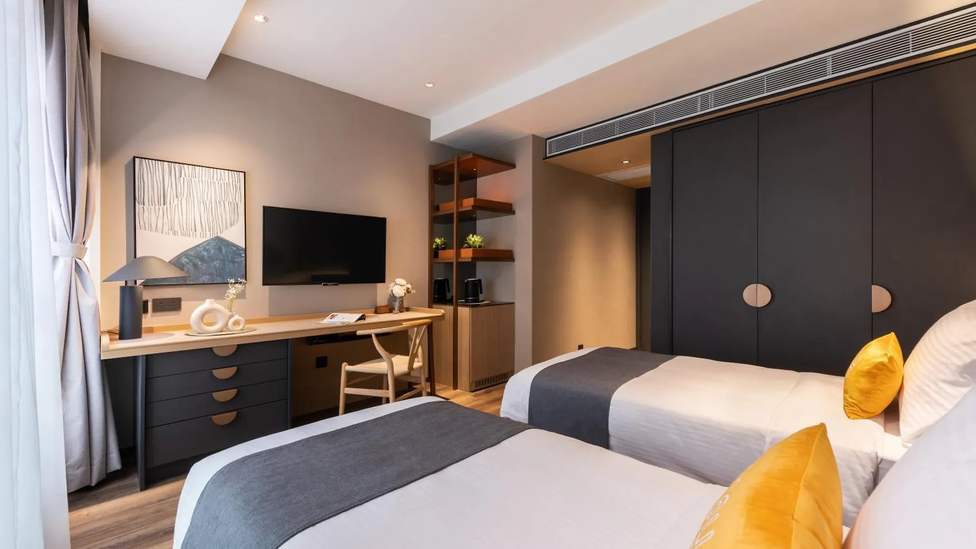 Dash Living On Prat Hong Kong Hotel